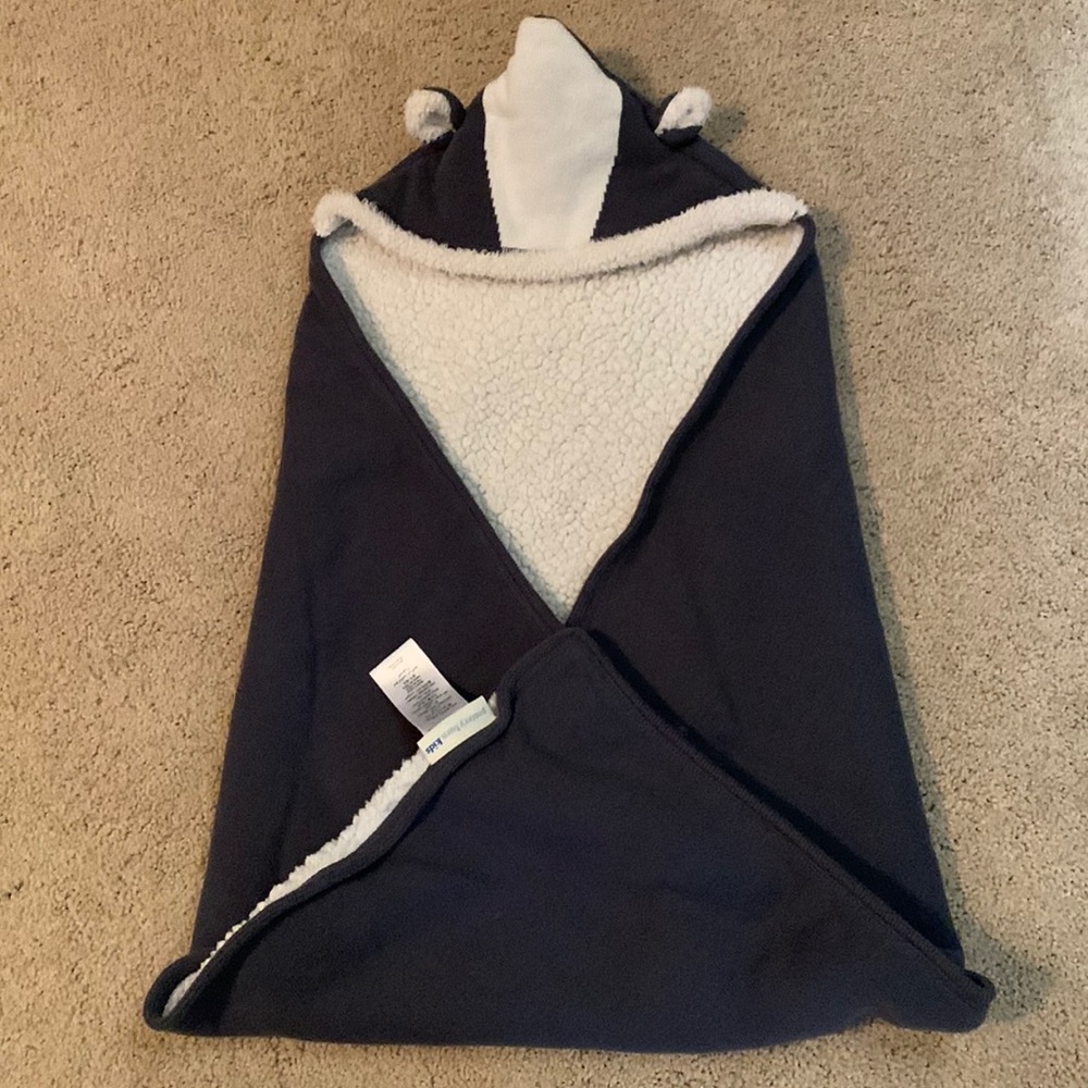 Pottery barn hooded fleece skunk blanket. In good condition.